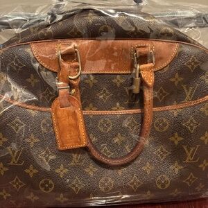 Louis Vuitton bag preloved see pics for wear smoke free home clean